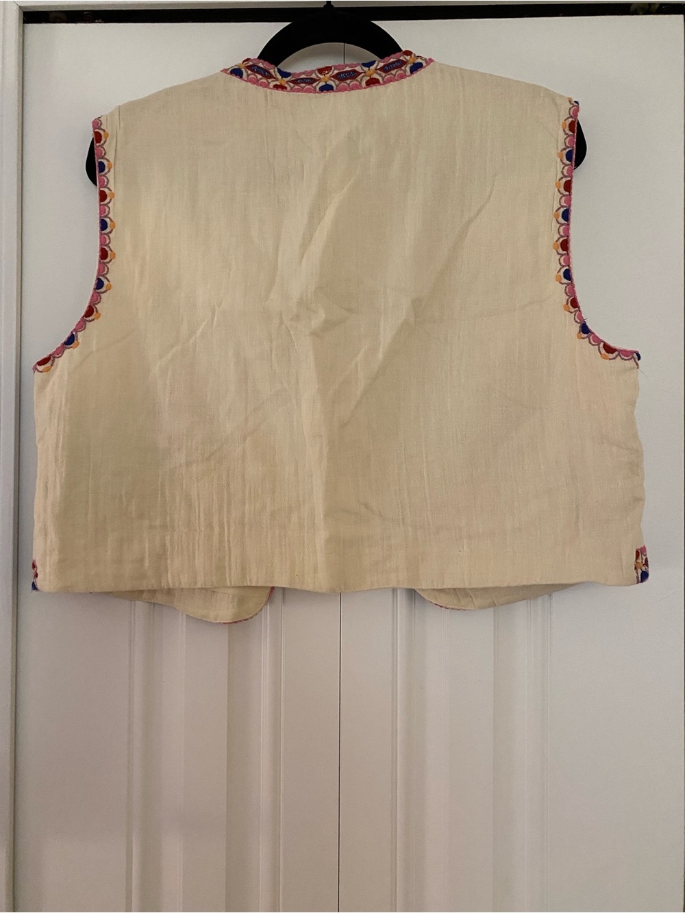 Zara Cream Sleeveless Embroidered Vest with Pink & Green Accents - Picture 4 of 7